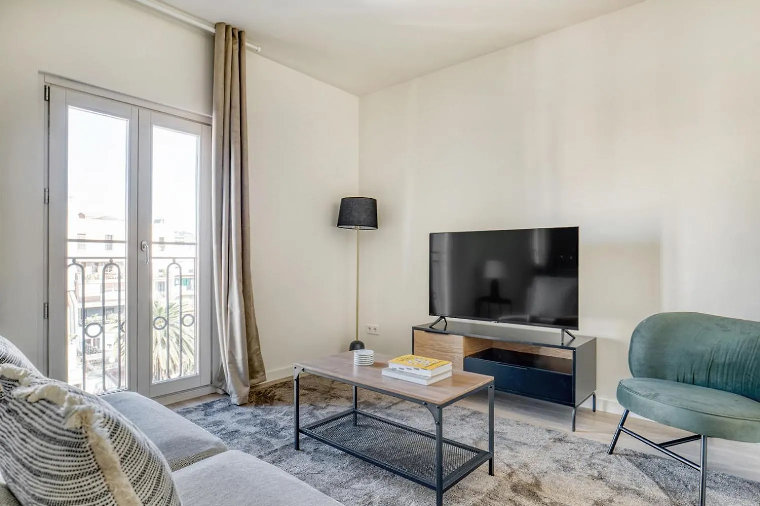 Blueground La Dreta De Leixample Balcony Bcn-90 Apartment Barcelona Spain
